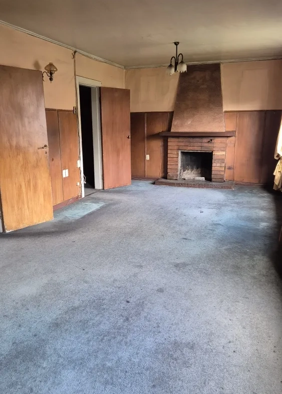 563